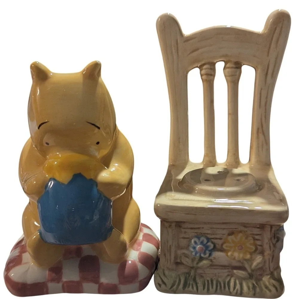 Vintage Disney Winnie the Pooh Treasure Craft Salt & Pepper Shaker Set Honey Pot